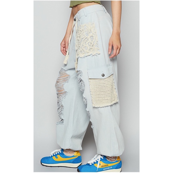 POL Light Wash Stretchy Waist Crochet Distressed Denim Joggers Pants - Picture 2 of 4